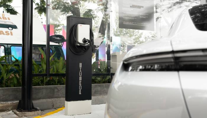 Lagi! Porsche Tancap Gas Bangun Infrastruktur Mobil Listrik di Semarang!